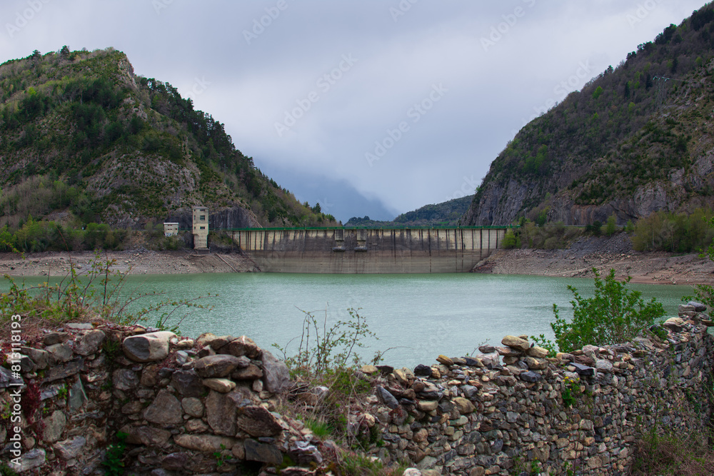 the old hydroelectric dam of the valley of lanuzas in huesca the old hydroelectric dam of the valley of lanuzas in huesca
