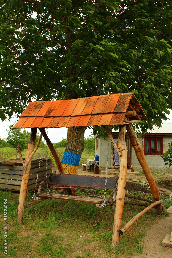 A tree house with a tree