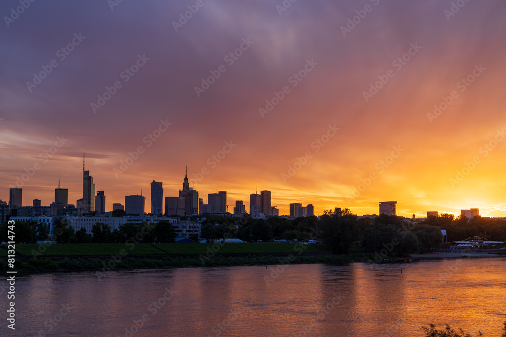Twilight Serenity: Warsaw's Evening Sky Twilight Serenity: Warsaw's Evening Sky