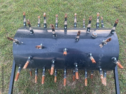 Manual push core lawn aerator with tines