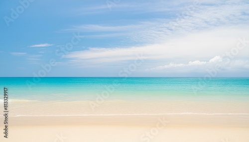 美しい海と砂浜、さわやかな青空