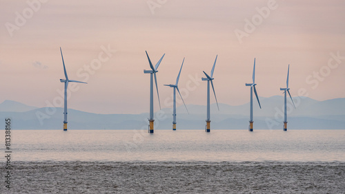 Foto Wind turbines in the Irish Sea near Crosby, Merseyside, UK
