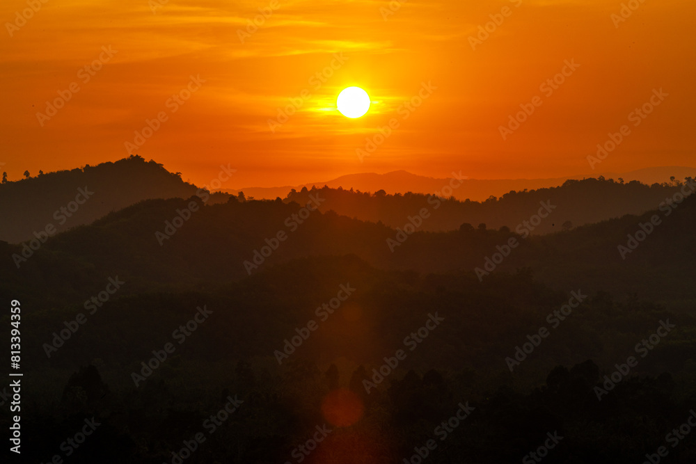 Fototapeta premium Blurred nature background of sky lights Evening with colorful lights A bright twilight of pinks and oranges, with a cool breeze blowing through.
