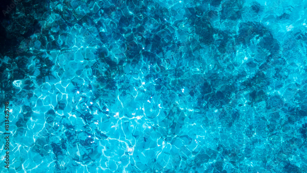 Obraz premium Summer Tropical beach water with crystal clear water on beach background