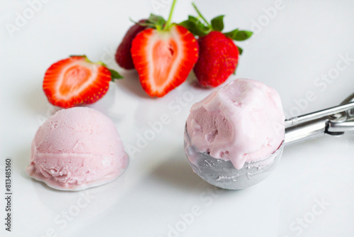 Strawberry ice cream was designed with ice cream scoops and fresh strawberries.