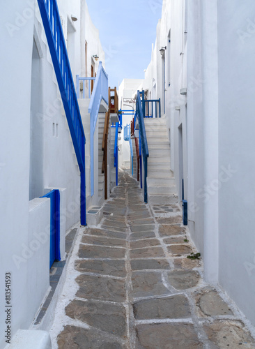 Fototapeta Naklejka Na Ścianę i Meble -  The narrow streets and white houses of the Chora island of Mykonos in Greece