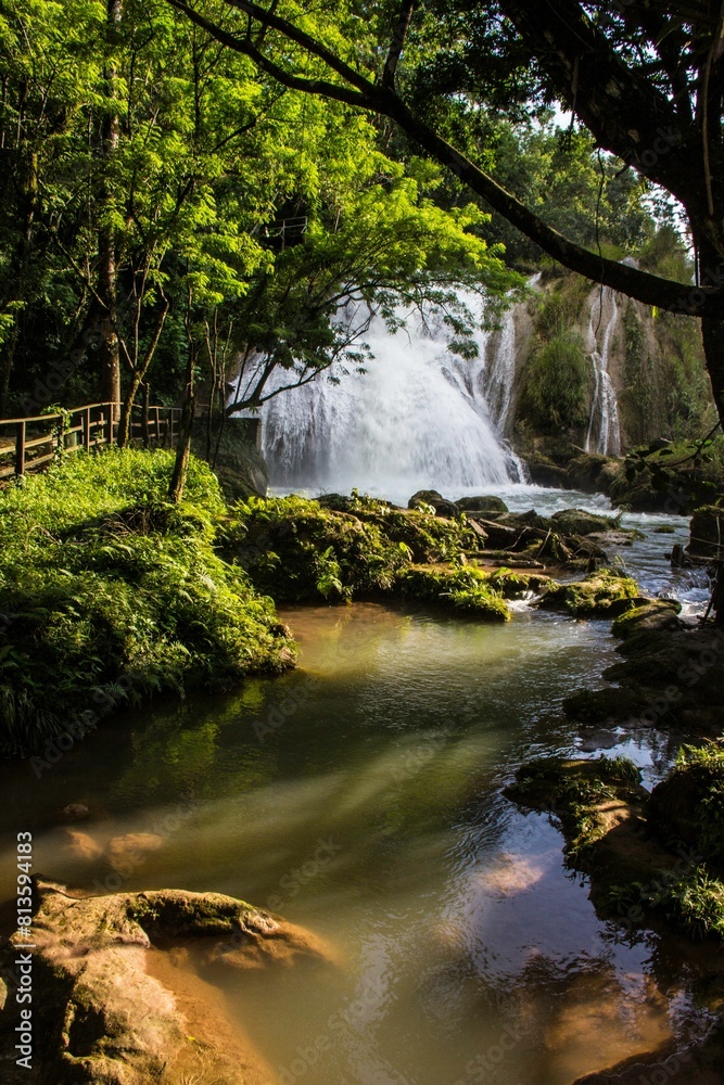 Obraz premium Vertical shot of the waterfall in the nature