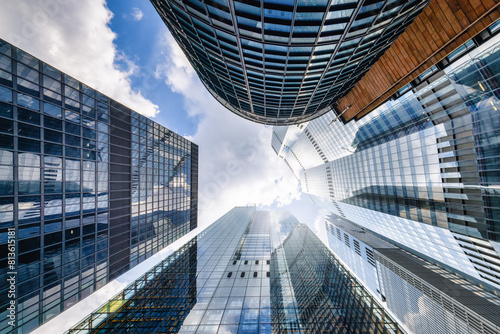 Obraz na płótnie Looking directly up at the skyline of the financial district in central London, modern architecture as a background w salonie