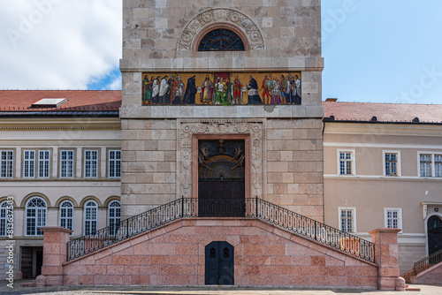 Obraz na płótnie The basilica front facade of the UNESCO world heritage site Benedictine monastery Pannonhalma Archabbey in Hungary. w salonie