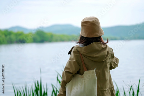 Woman Enjoys Peaceful Lakeside Solitude © 昊 周