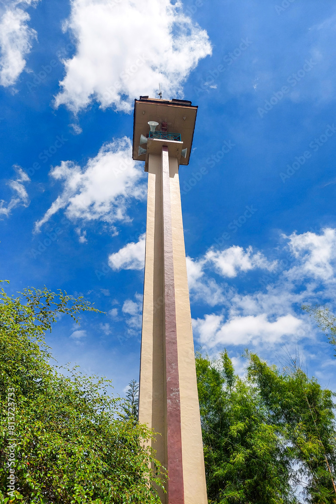 Fototapeta premium The mosque tower rises high under the blue sky during the day