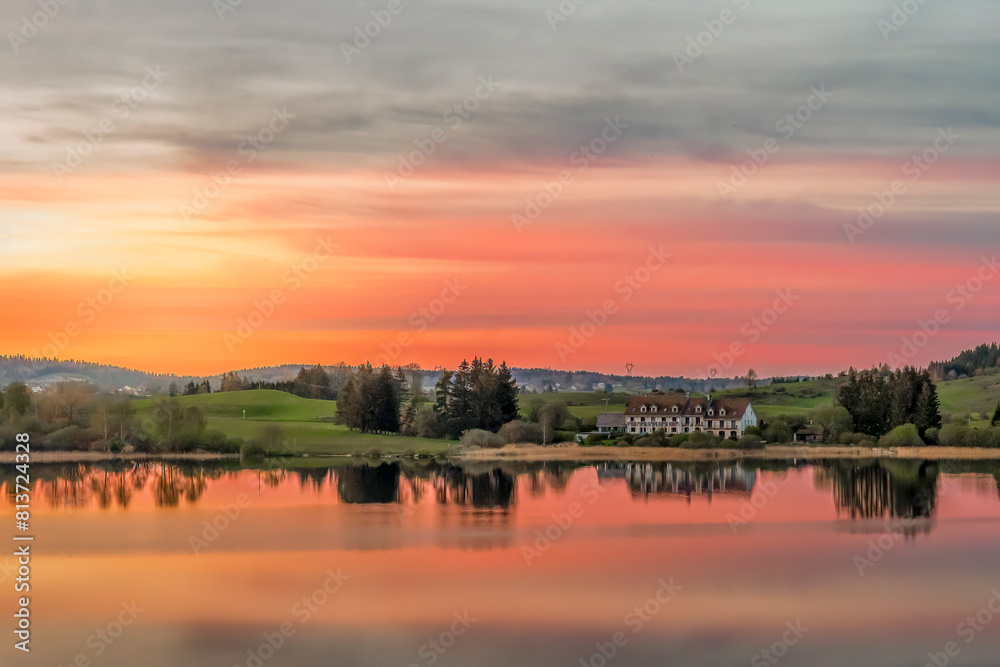 Fototapeta premium Coucher de soleil sur le lac de Grande-Rivière