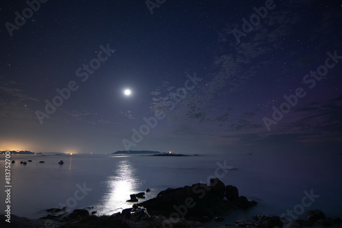 Paysage de mer la nuit en Bretagne - France