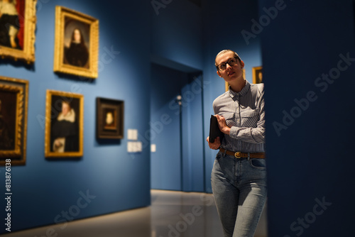 Women in the museum looks at art exhibitions