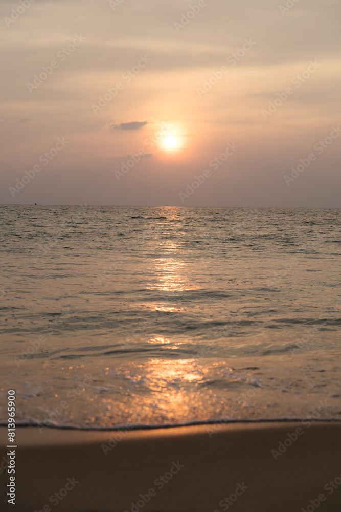 Fototapeta premium Spectacular Ocean Sunset at Beach