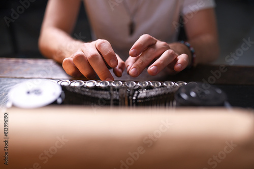 Cuadro en lienzo Man typing text on an old typewriter close up.