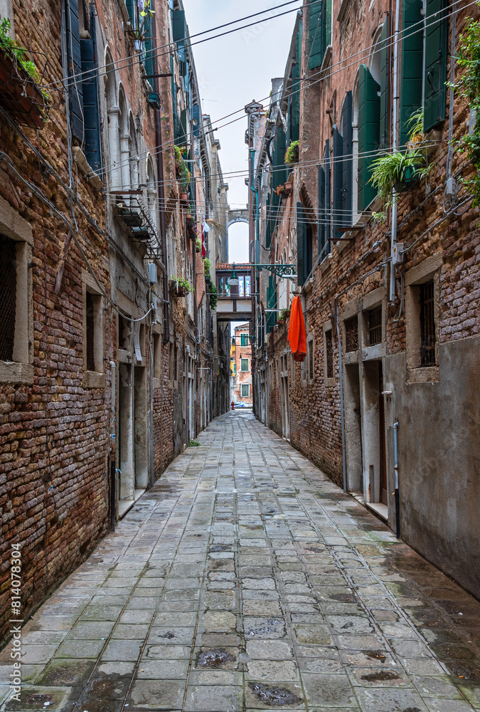 Narrow Venice Alley Narrow Venice Alley