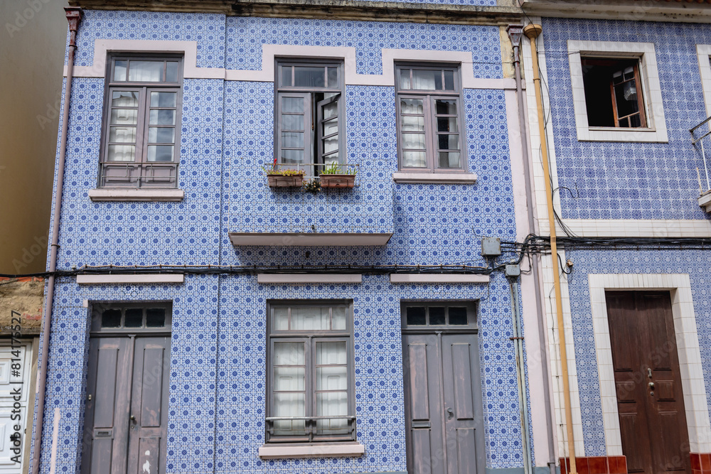 Obraz premium Tenement house with azulejo tiles in Old Town of Aveiro city in Portugal