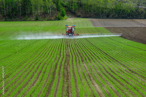 北海道東部津別の玉ねぎ畑農作業