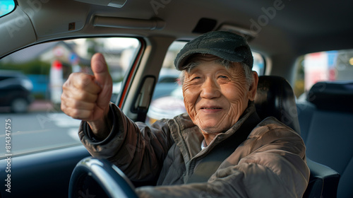 アジア人の高齢ドライバー
