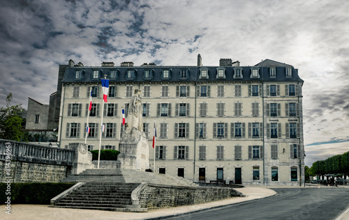 Memorial to the two great world wars located in the town of Pau, in the French department of Pyrénées-Atlantiques, in Nouvelle-Aquitaine.