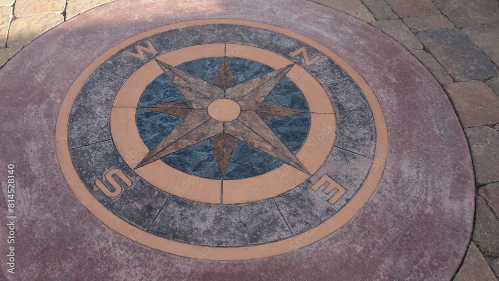 Naklejka premium An image of a direction compass drawn on the ground