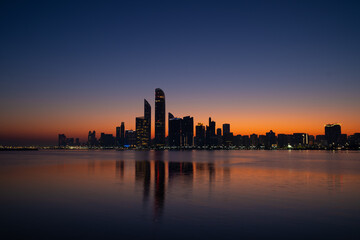Fotobehang Abu Dhabi Abu Dhabi horizon torens  © Bryan Xandrix