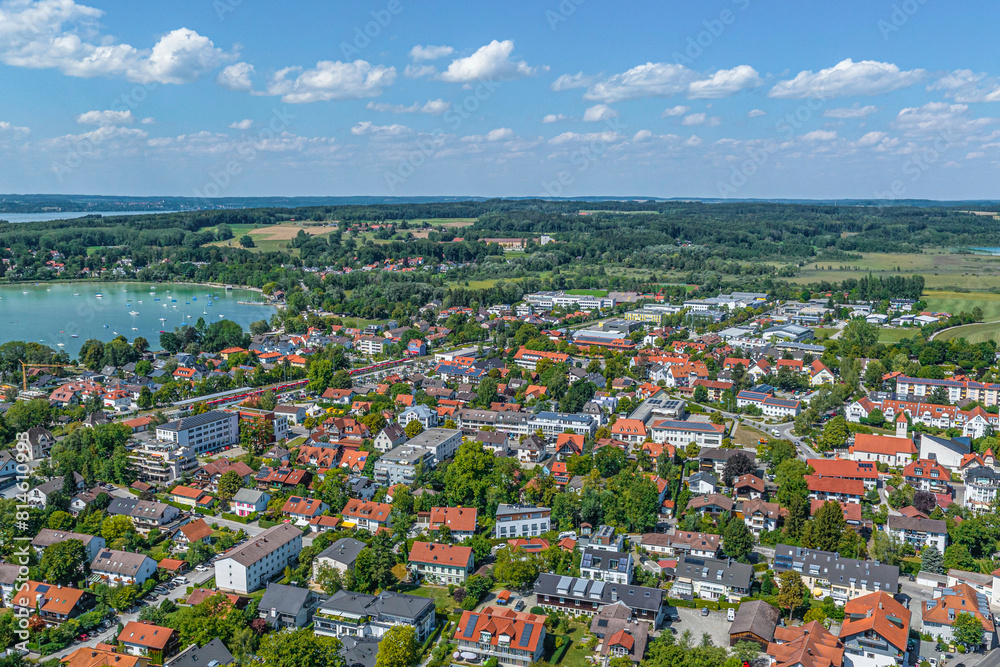 Ausblick auf Herrsching am östlichen Ammersee in der Region Fünfseenland Ausblick auf Herrsching am östlichen Ammersee in der Region Fünfseenland