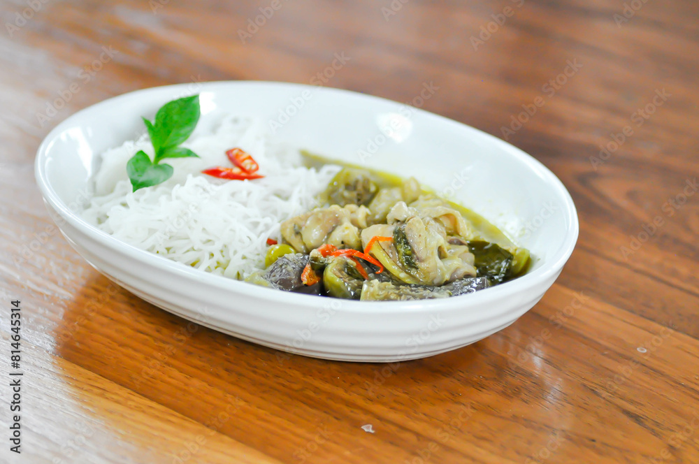 green curry , vermicelli or chicken curry or chicken curry soup and vermicelli or chicken soup or Thai noodle green curry , vermicelli or chicken curry or chicken curry soup and vermicelli or chicken soup or Thai noodle