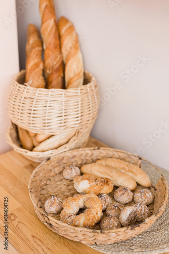 Fototapeta Naklejka Na Ścianę i Meble -  Wicker basket with bread