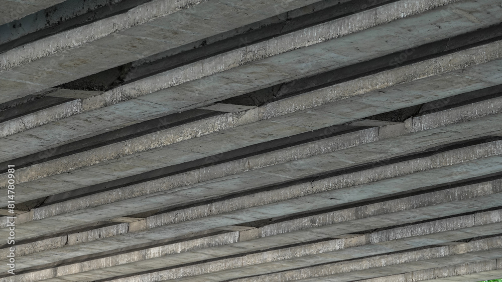 Gros plan sur la structure inférieure d'un pont routier Gros plan sur la structure inférieure d'un pont routier