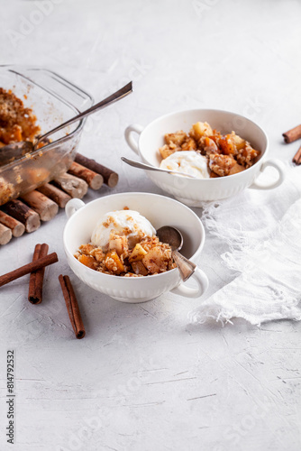 Apple and persimon crumble with vanilla ice cream