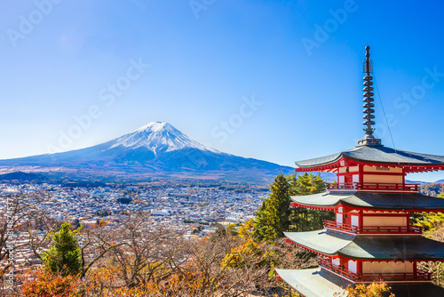 Chureito Red Pagoda is a five-story pagoda with a beautiful backdrop of Mount Fuji, a popular and famous place considered a symbol of Japan.