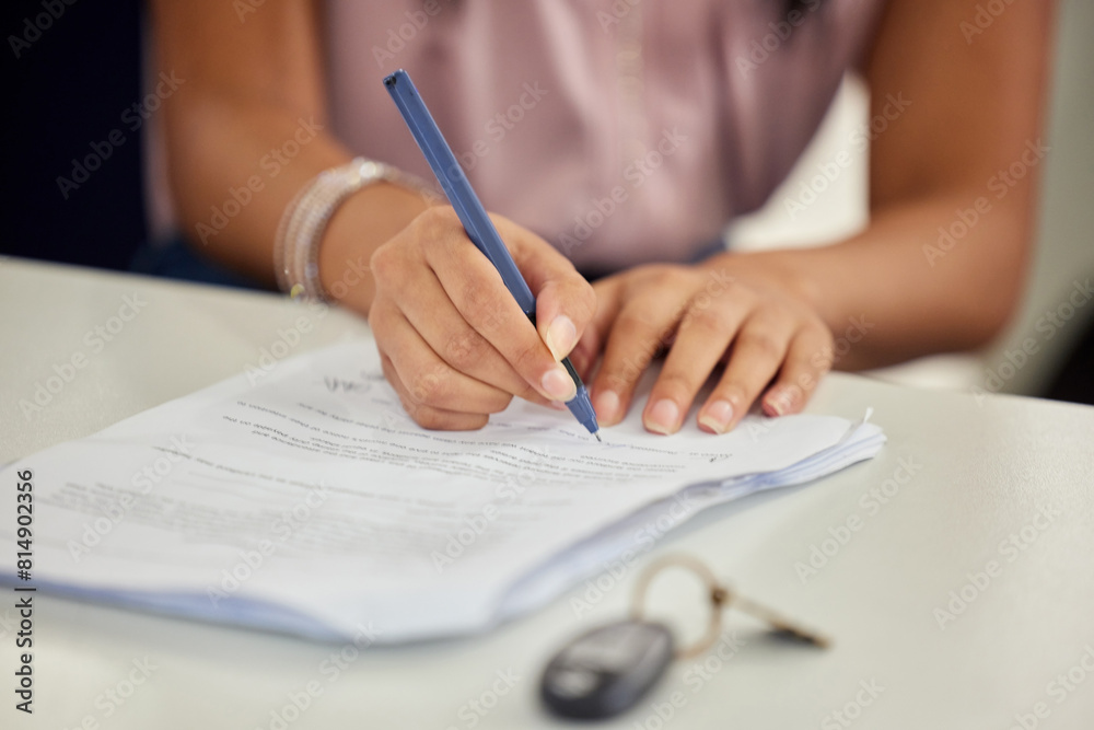 © peopleimages.com - Contract, signature and customer with deal for car and sale at dealership with insurance agreement. Vehicle, key and hands of person to sign legal finance paperwork for loan offer and commitment © peopleimages.com - Contract, signature and customer with deal for car and sale at dealership with insurance agreement. Vehicle, key and hands of person to sign legal finance paperwork for loan offer and commitment