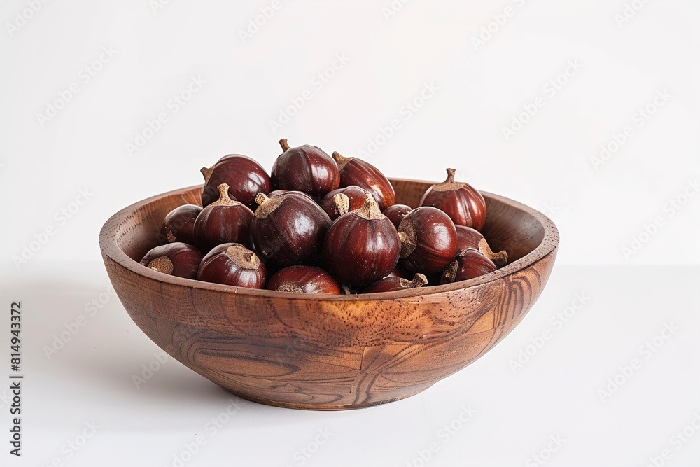 Obraz premium Horse chestnuts in bowl on white background