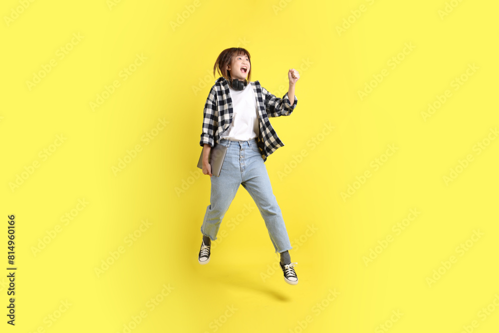 20s Asian college student