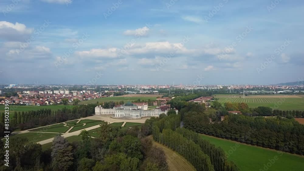 Stupinigi veduta area della palazzina di caccia di Stupinigi con sullo sfondo la città di Torino Stupinigi veduta area della palazzina di caccia di Stupinigi con sullo sfondo la città di Torino