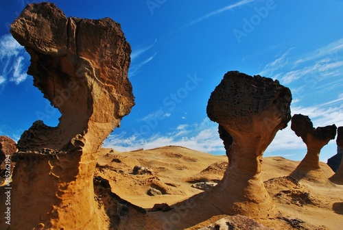 青空に映える野柳地質公園の奇岩 photo