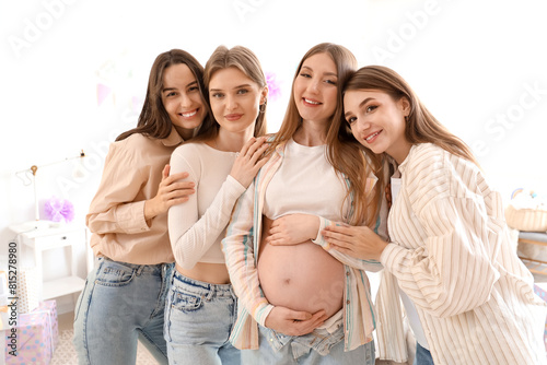 Young pregnant woman with h...