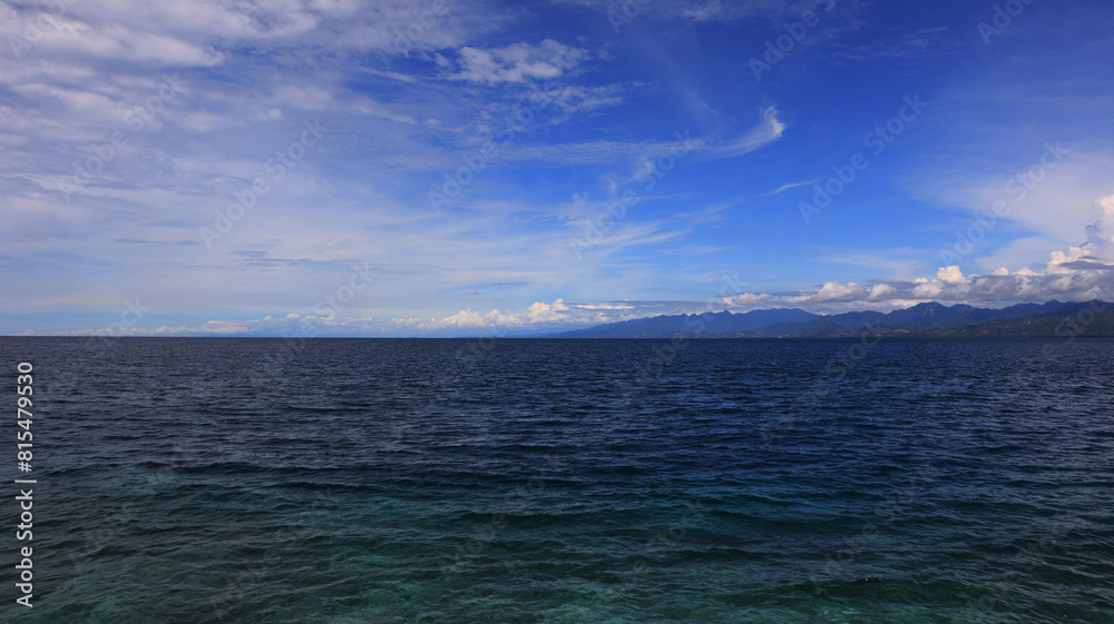 Obraz premium View of a seaside island in Indonesia taken in the afternoon. beautiful scenery