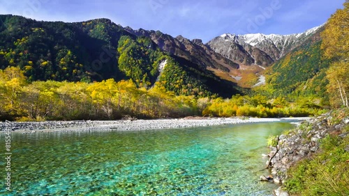 【長野県・松本市】紅葉が美しい秋の上高地　穂高連峰と梓川の風景　ズームイン　
Kamikochi with beautiful autumn leaves. Scenery of the Hotaka mountain range and the Azusa River - Nagano, Japan - 4K video - zoom in