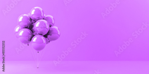 Globos violeta renderizados en 3D flotando sobre un fondo suave y pastel violeta.