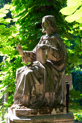 Obraz na płótnie Historic Statue on the mystery old Prague Cemetery, Czech Republic w salonie