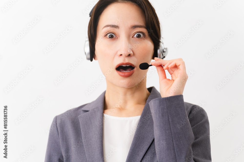 若い女性のオペレーター ビジネスイメージ 若い女性のオペレーター ビジネスイメージ