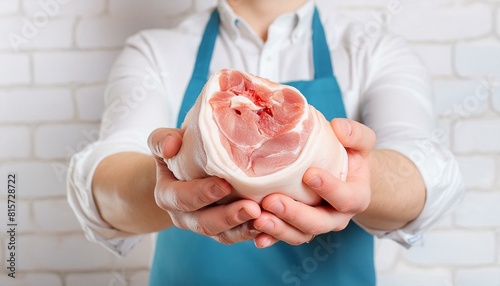 Fleisch, rohes Schweinefleisch in einer Metzgerei 