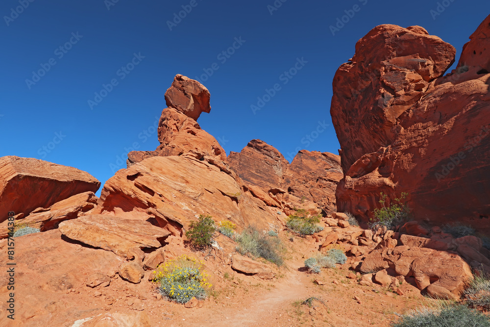Balancing Rock at Valley of Fire State Park, Nevada Balancing Rock at Valley of Fire State Park, Nevada