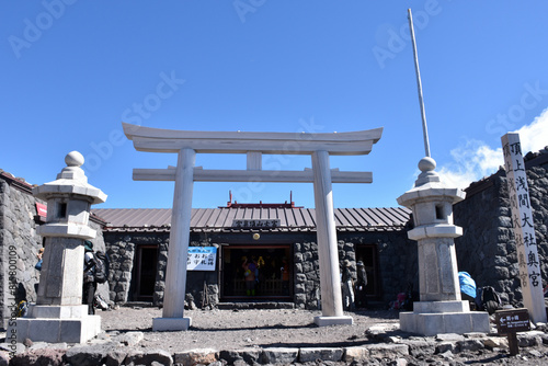 富士山頂に鎮座する浅間大社奥宮（富士宮ルート）