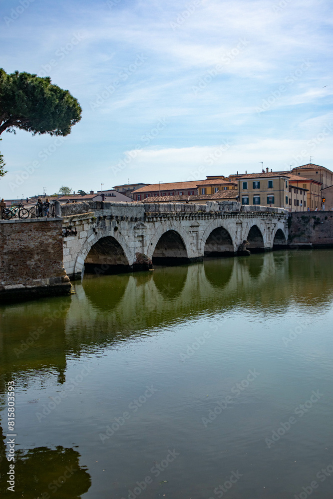 Fototapeta premium Ponte di Augusto e Tiberio, città di Rimini, Emilia Romagna