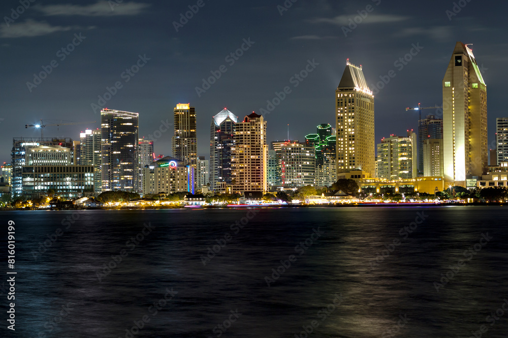 Obraz premium the iconic and breathtaking skyline of San Diego downtown at night. With a thousand lights on the big Towers
