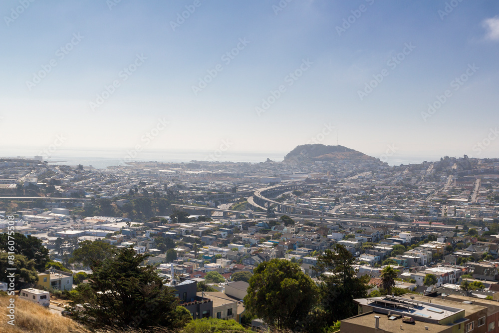 Obraz premium the iconic and breathtaking cityscape panoramic view from above a hill at bernal heights in san Francisco after to sunrise, California